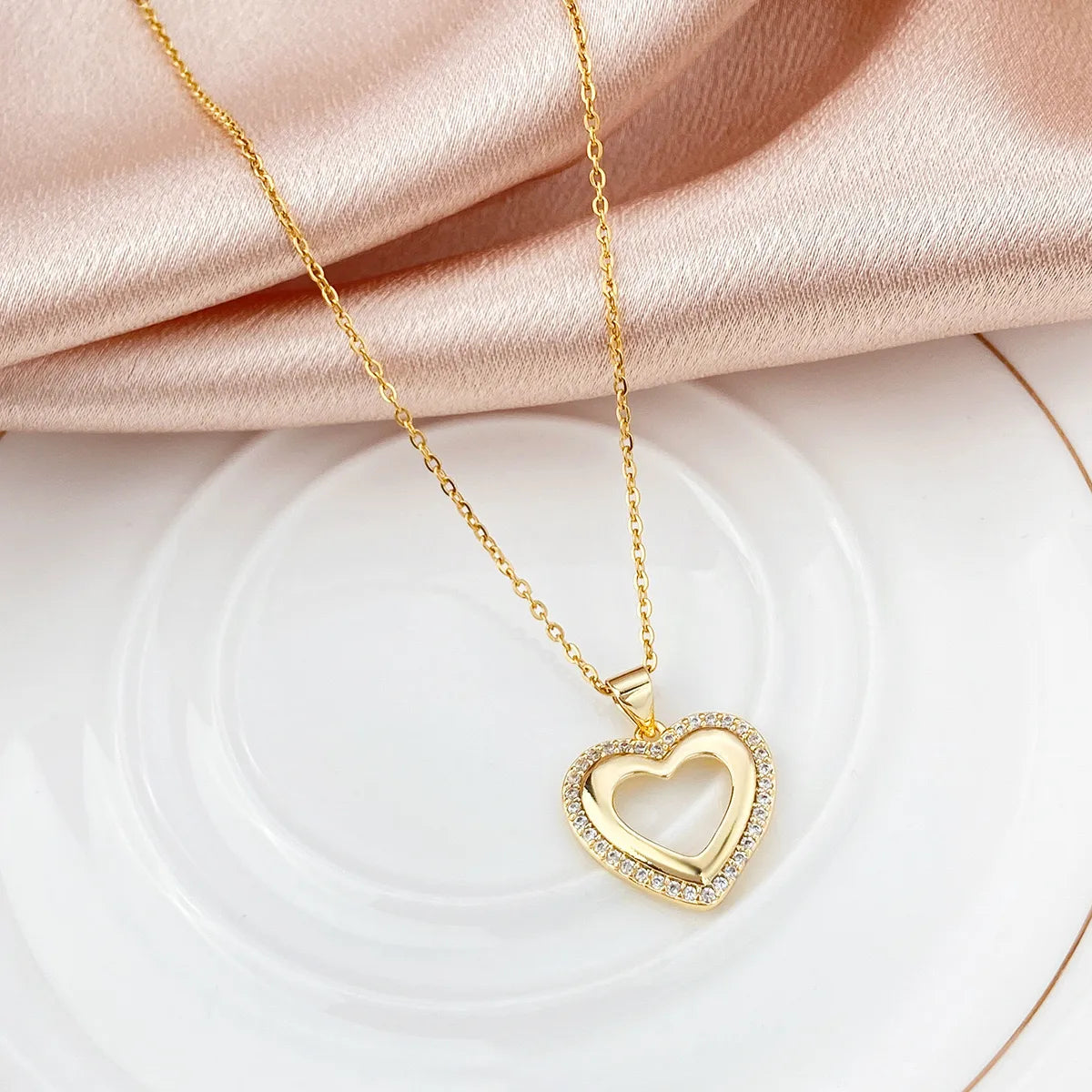 Trendy necklaces for women -Wholesale Basic Modern Style Classic Style Heart Shape Copper Hollow Out Inlay 18K Gold Plated Zircon Pendant Necklace