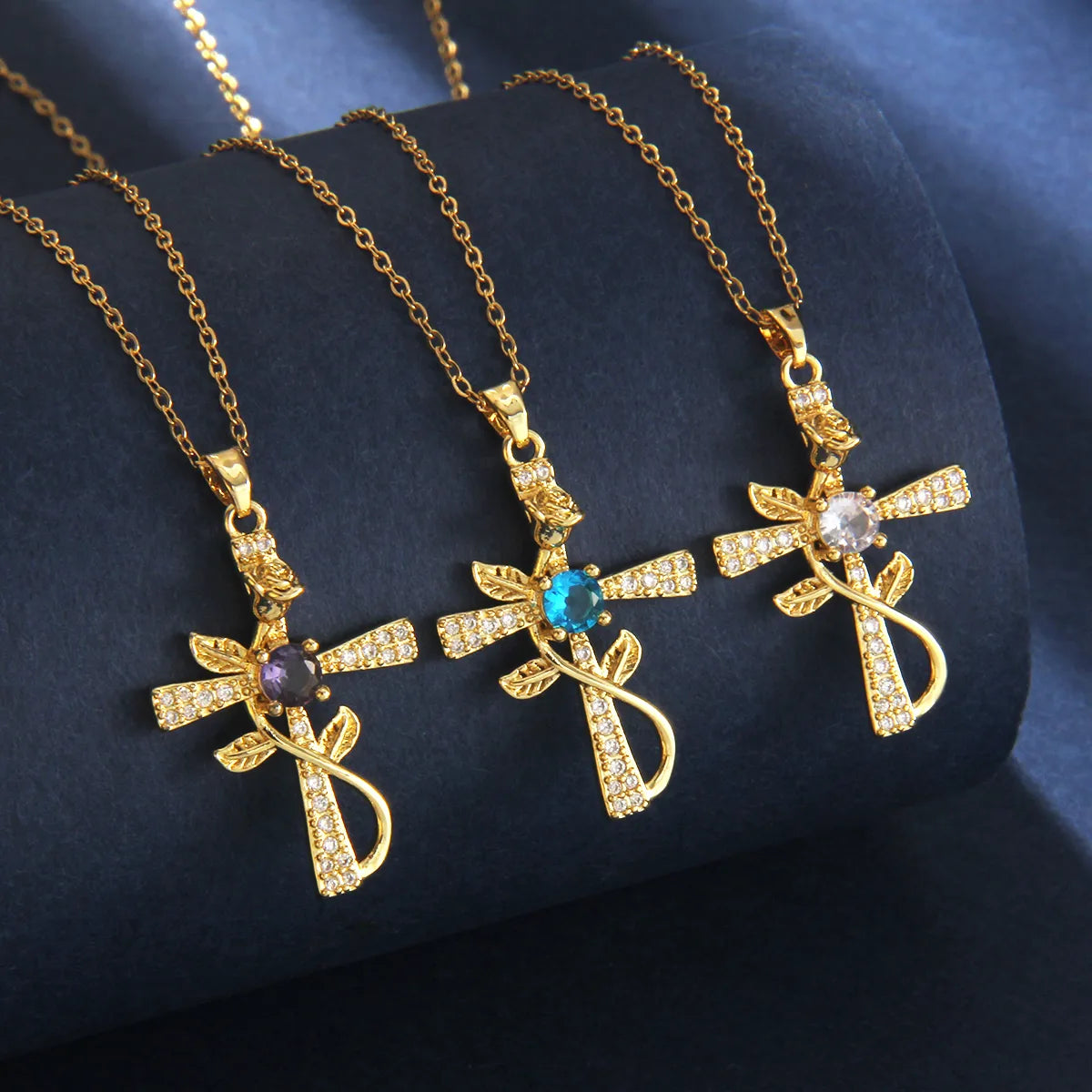 Gold chain necklaces for women -201 Stainless Steel Copper Gold Plated Retro Simple Style Plating Inlay Cross Rose Zircon Pendant Necklace