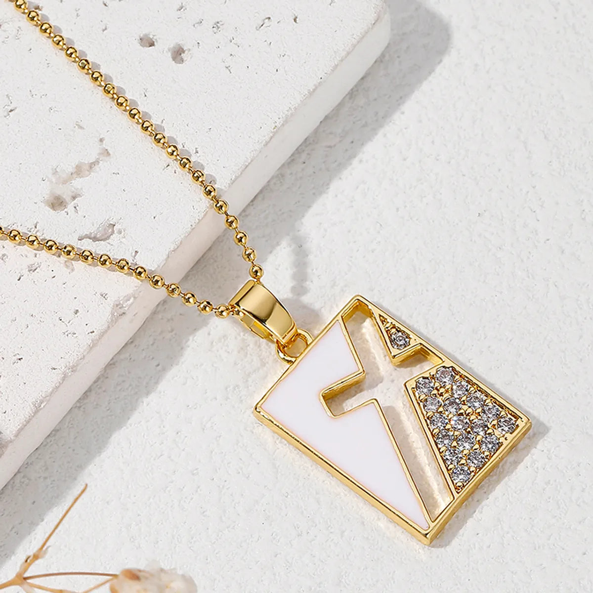 Fashionable statement necklaces for women -Ig Style Retro Cross Copper Plating Inlay Zircon Pendant Necklace