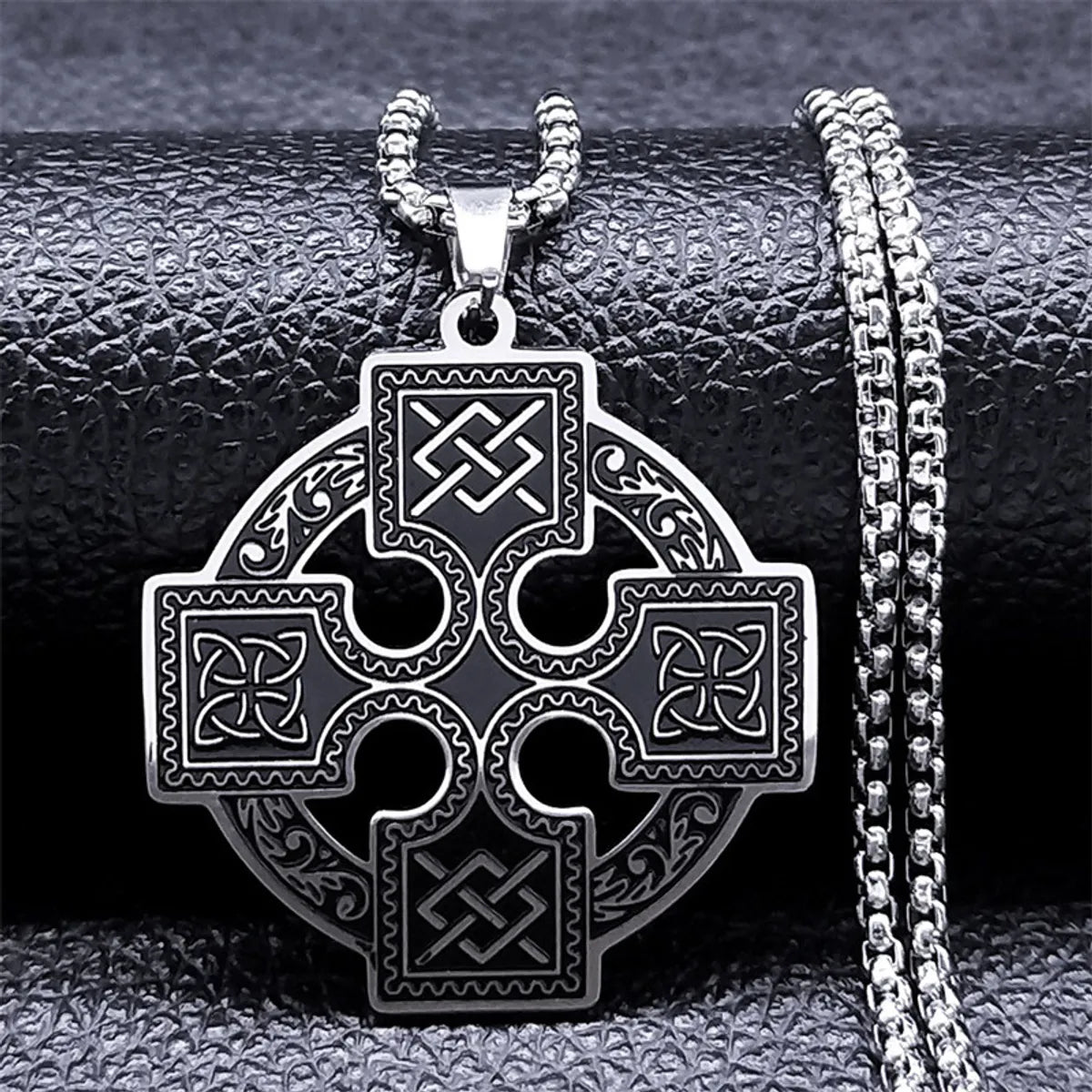 Silver pendant necklaces for women -Gothic Hip-Hop Punk Knot 304 Stainless Steel Iron Hollow Out Silver Plated Unisex Pendant Necklace