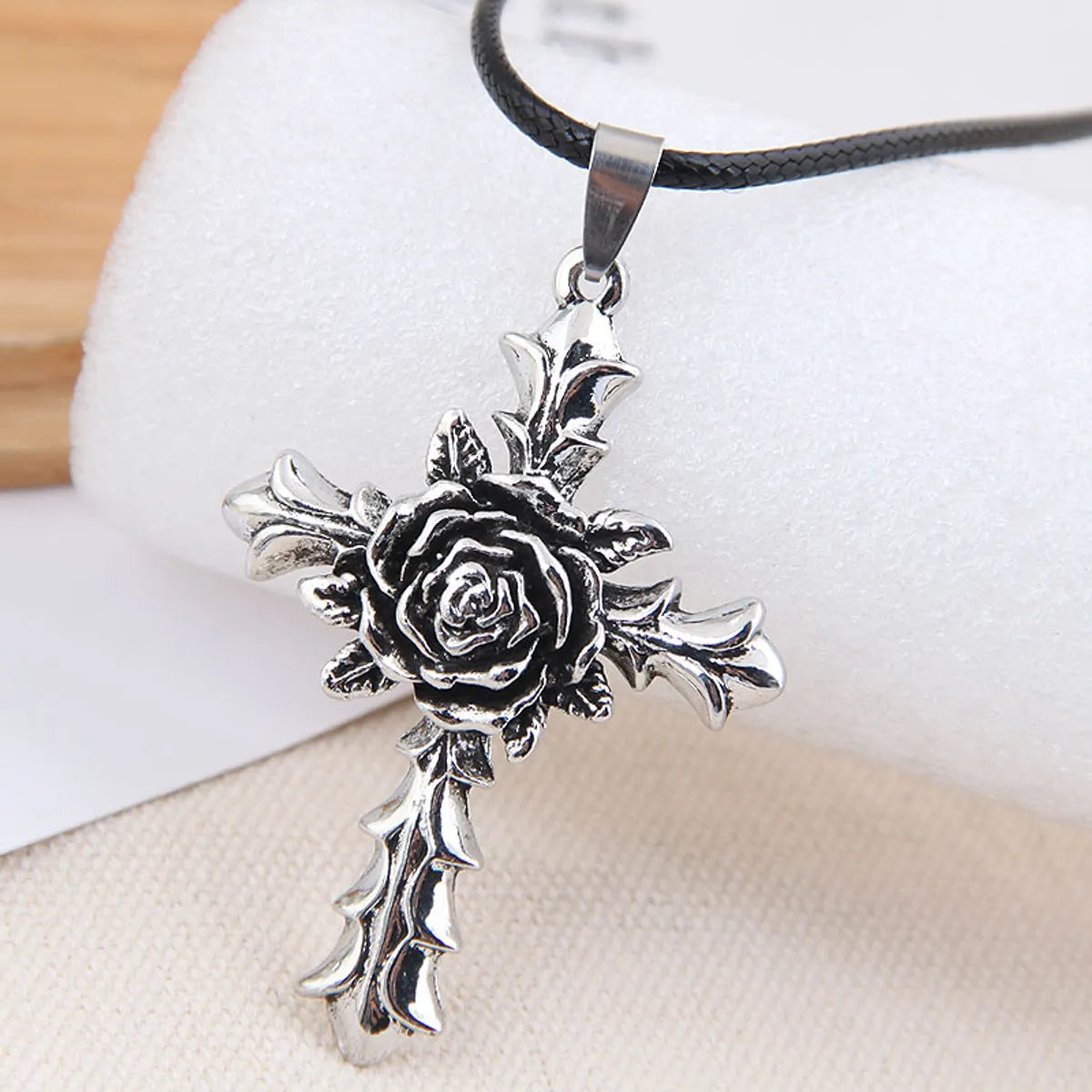 Gold link necklaces for women -New Fashion Retro Simple Cross Flower Exaggerated Alloy Necklace