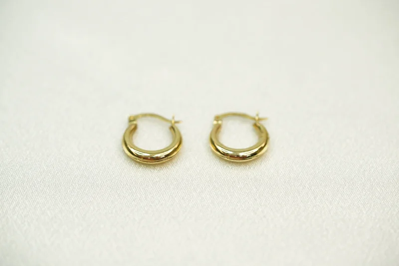 Pear-shaped diamond rings for women -14k Essential Tube Plane Hoop Earring