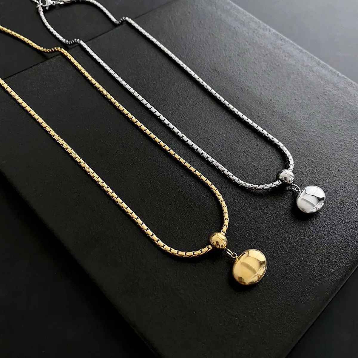 Custom-designed necklaces for women -Simple Style Commute Solid Color Stainless Steel Titanium Steel Plating 18k Gold Plated Pendant Necklace