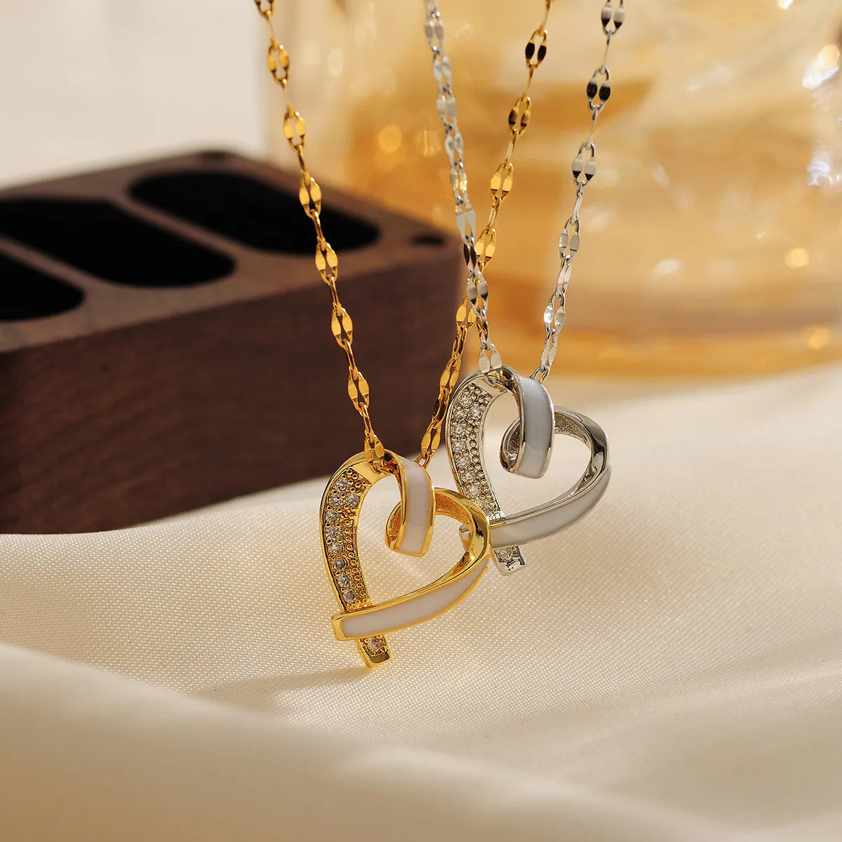 Large pendant necklaces for women -Copper Elegant Lady Classic Style Inlay Heart Shape Solid Color Rhinestones Pendant Necklace